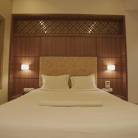 Hotel Mathoshree ธาเน ภายนอก รูปภาพ