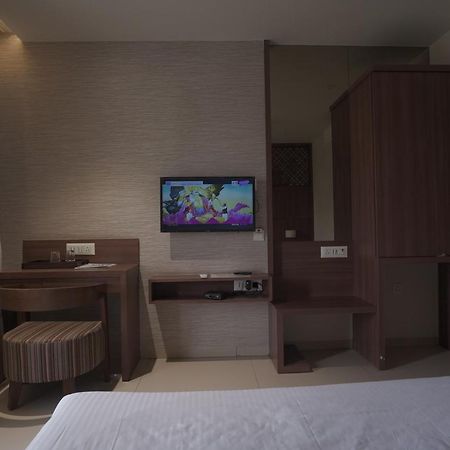 Hotel Mathoshree ธาเน ภายนอก รูปภาพ