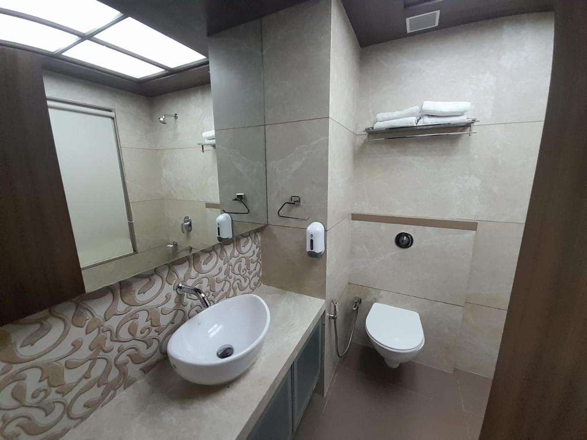 Hotel Mathoshree ธาเน ภายนอก รูปภาพ
