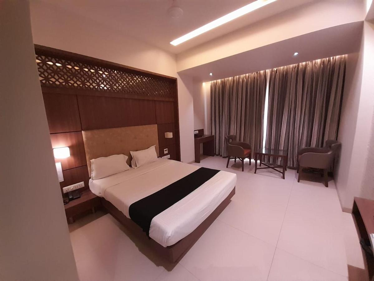 Hotel Mathoshree ธาเน ภายนอก รูปภาพ