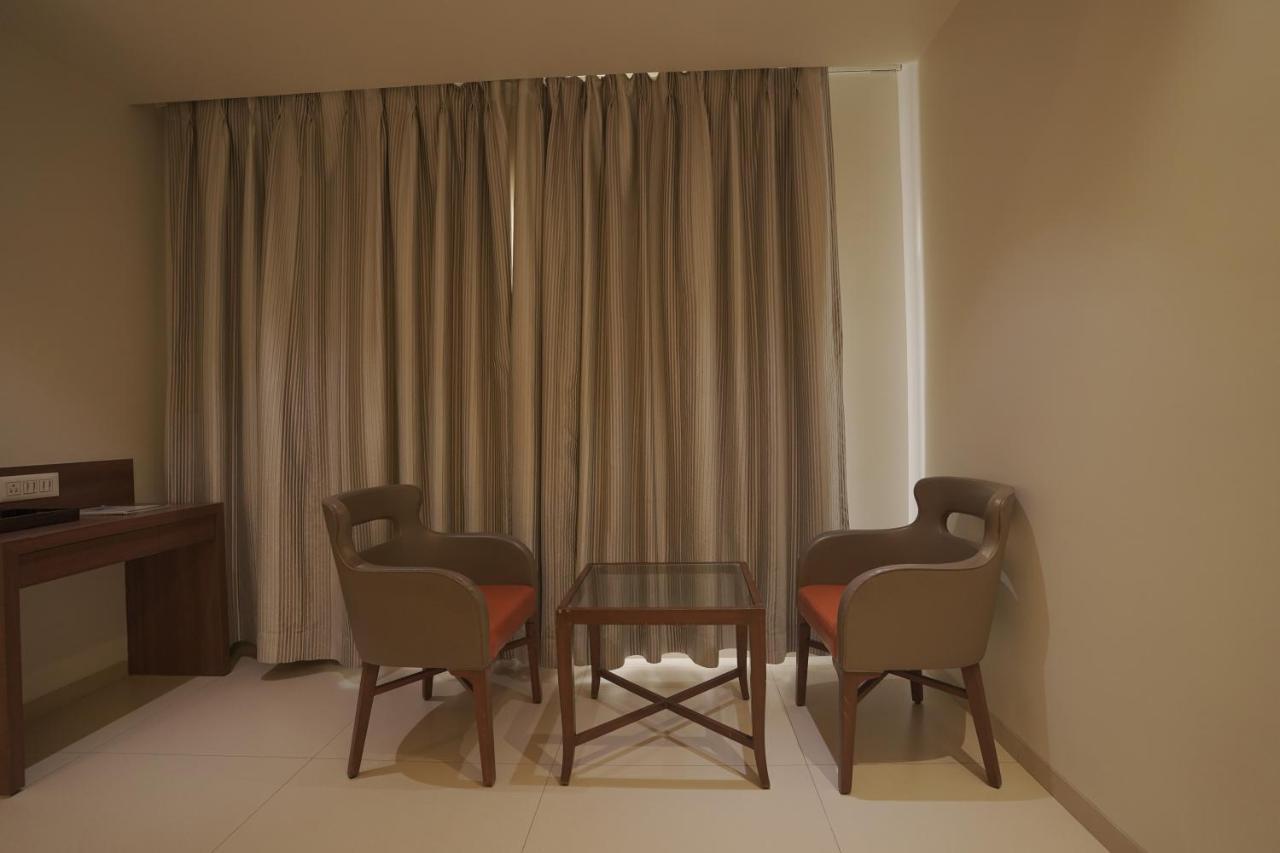 Hotel Mathoshree ธาเน ภายนอก รูปภาพ