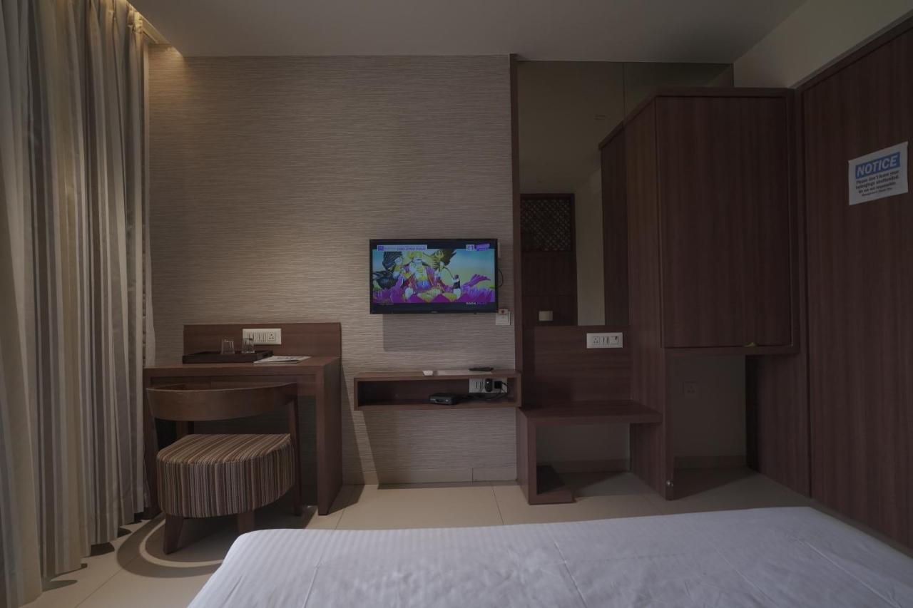 Hotel Mathoshree ธาเน ภายนอก รูปภาพ