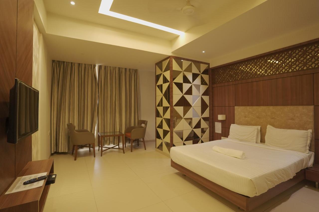 Hotel Mathoshree ธาเน ภายนอก รูปภาพ