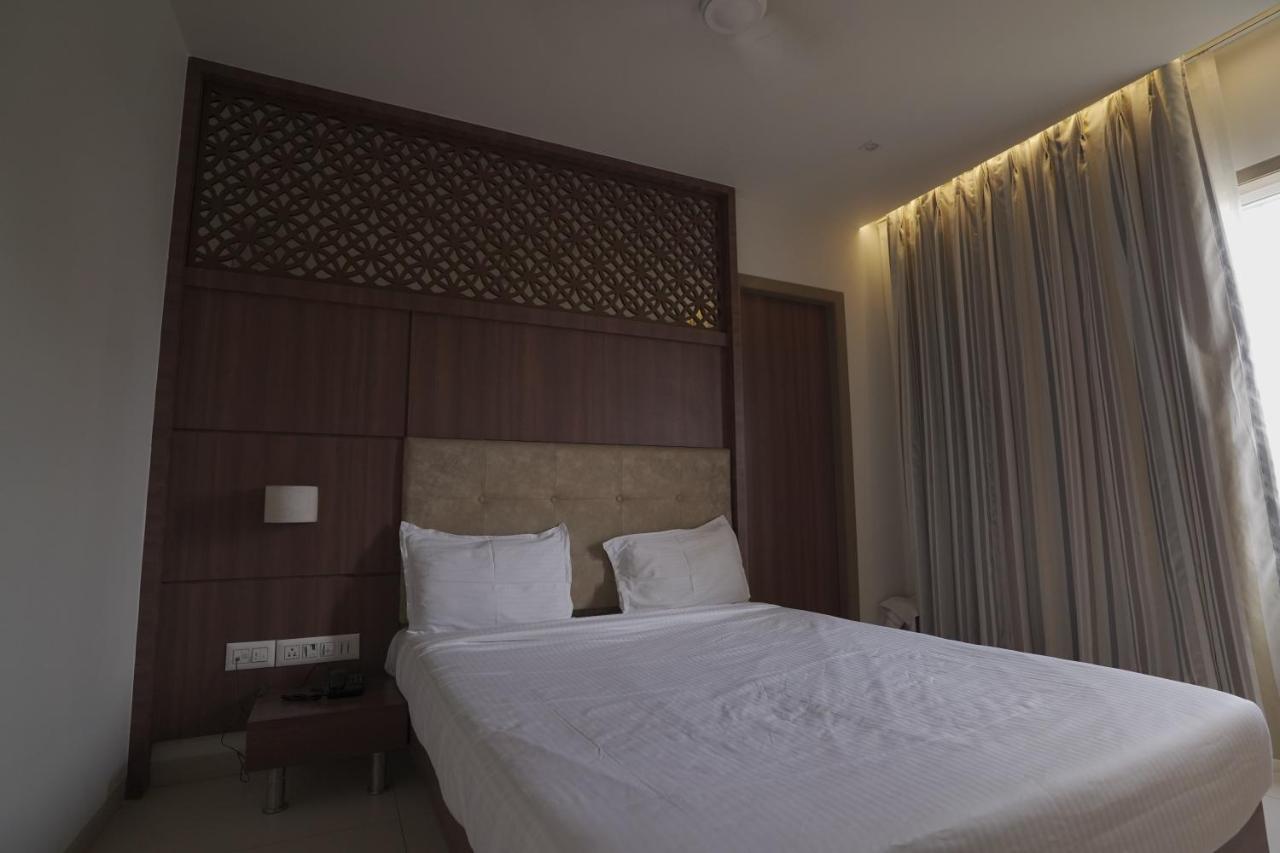Hotel Mathoshree ธาเน ภายนอก รูปภาพ