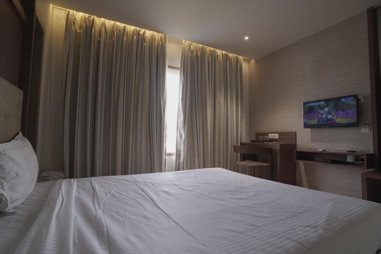 Hotel Mathoshree ธาเน ภายนอก รูปภาพ